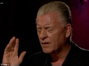 Derek Acorah has a séance in order to contact Michael Jackson.