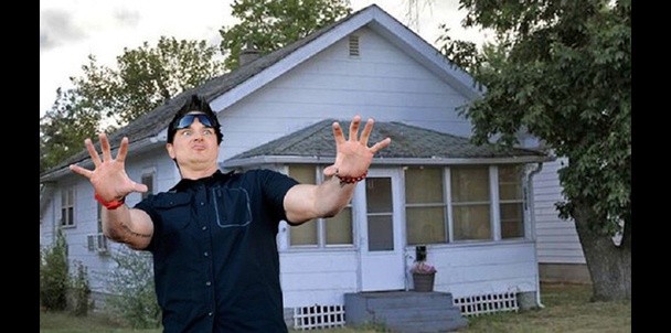 Zak Bagans destroys Indiana Demon House